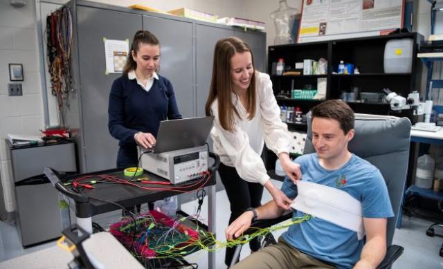 people in lab doing an experiment