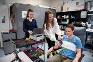 people in lab doing an experiment