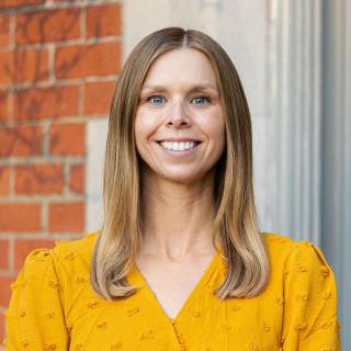Julia Behnfeldt Headshot