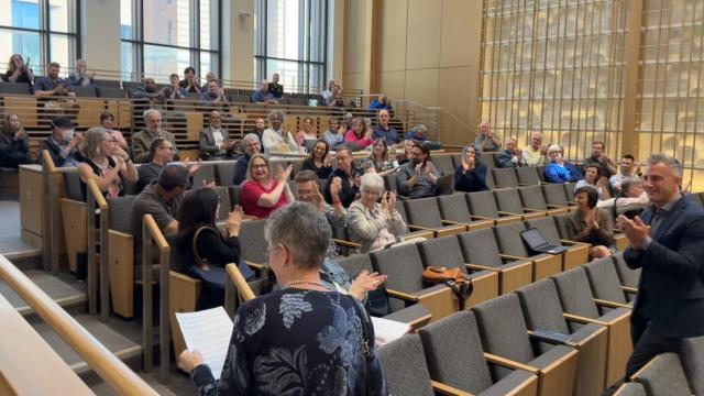 room full of people clapping